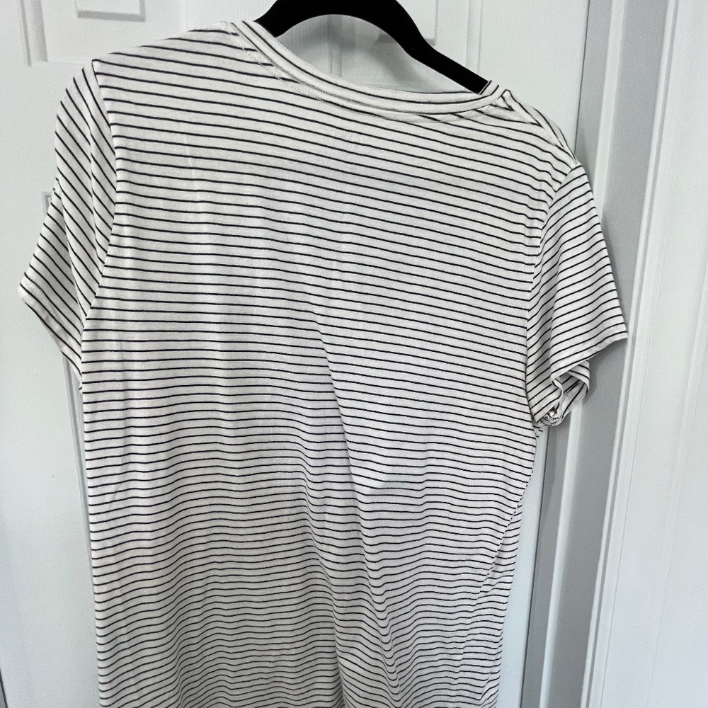 Tee-shirts--assorted - Picture 4 of 13